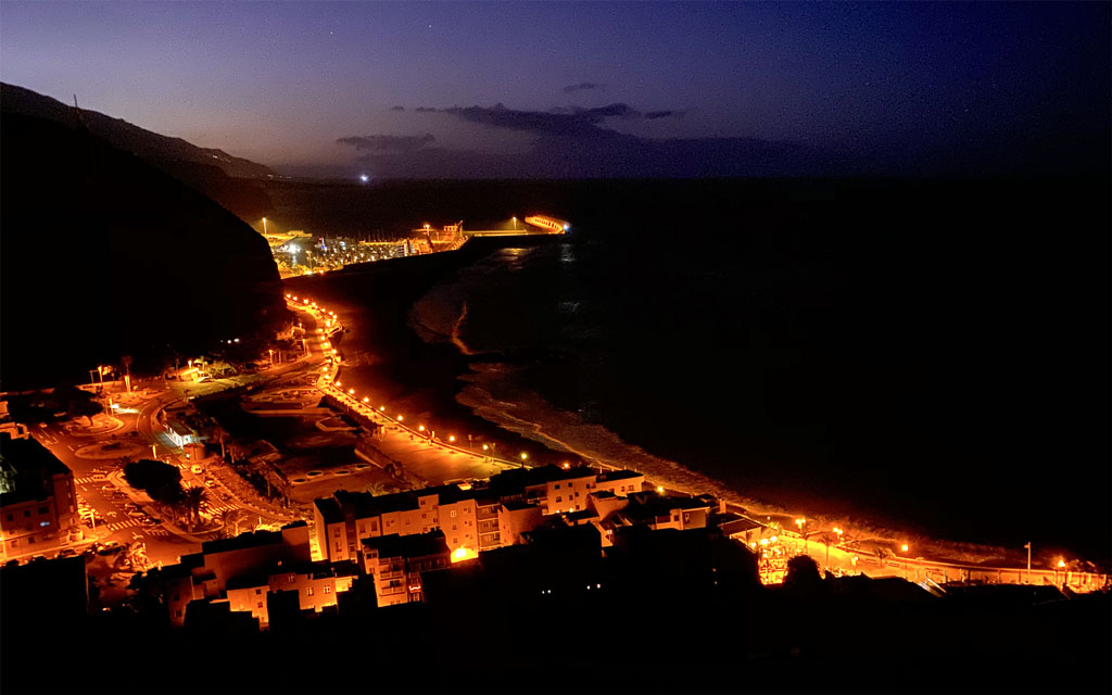 Blick auf die Bucht von Tarzacorte bei Nacht